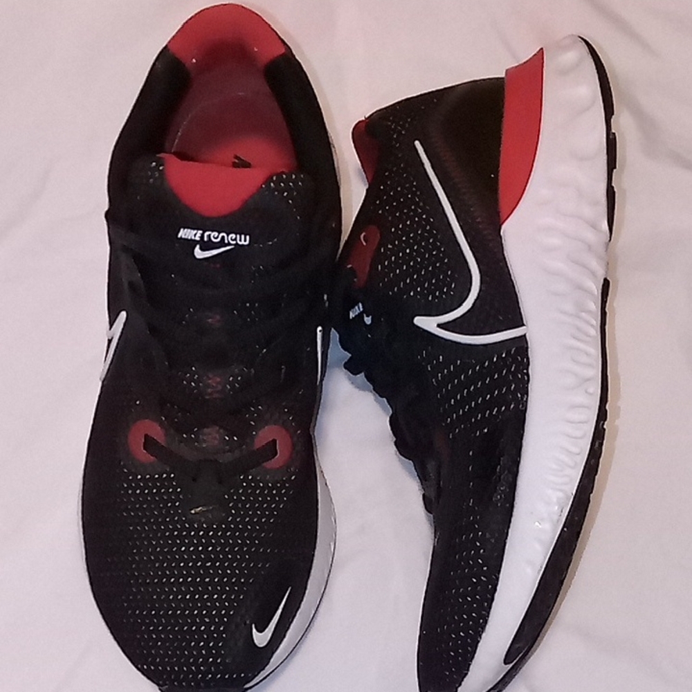 Nike Renew Men's Black and Red Athletic Shoes Pre-owned
